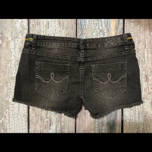 3️⃣/$15! BG denim shorts 5/6 - Picture 2 of 4